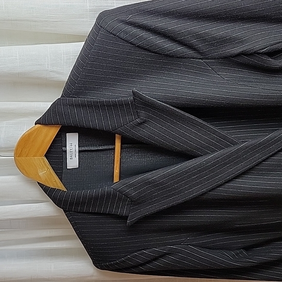 Bailey 44 Black Pinstripe Blazer Size M - Picture 2 of 9
